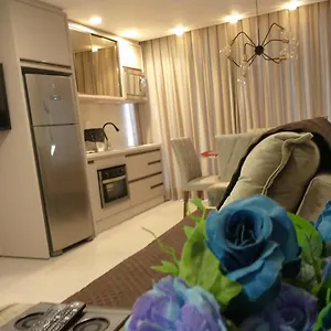 https://apto-com-vista-para-o-mar-e-o-farol-loft-219.santa-catarina-brasil.com